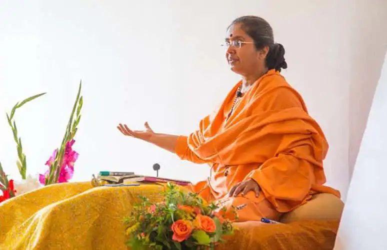 Purna Vidya Ammaji teaching